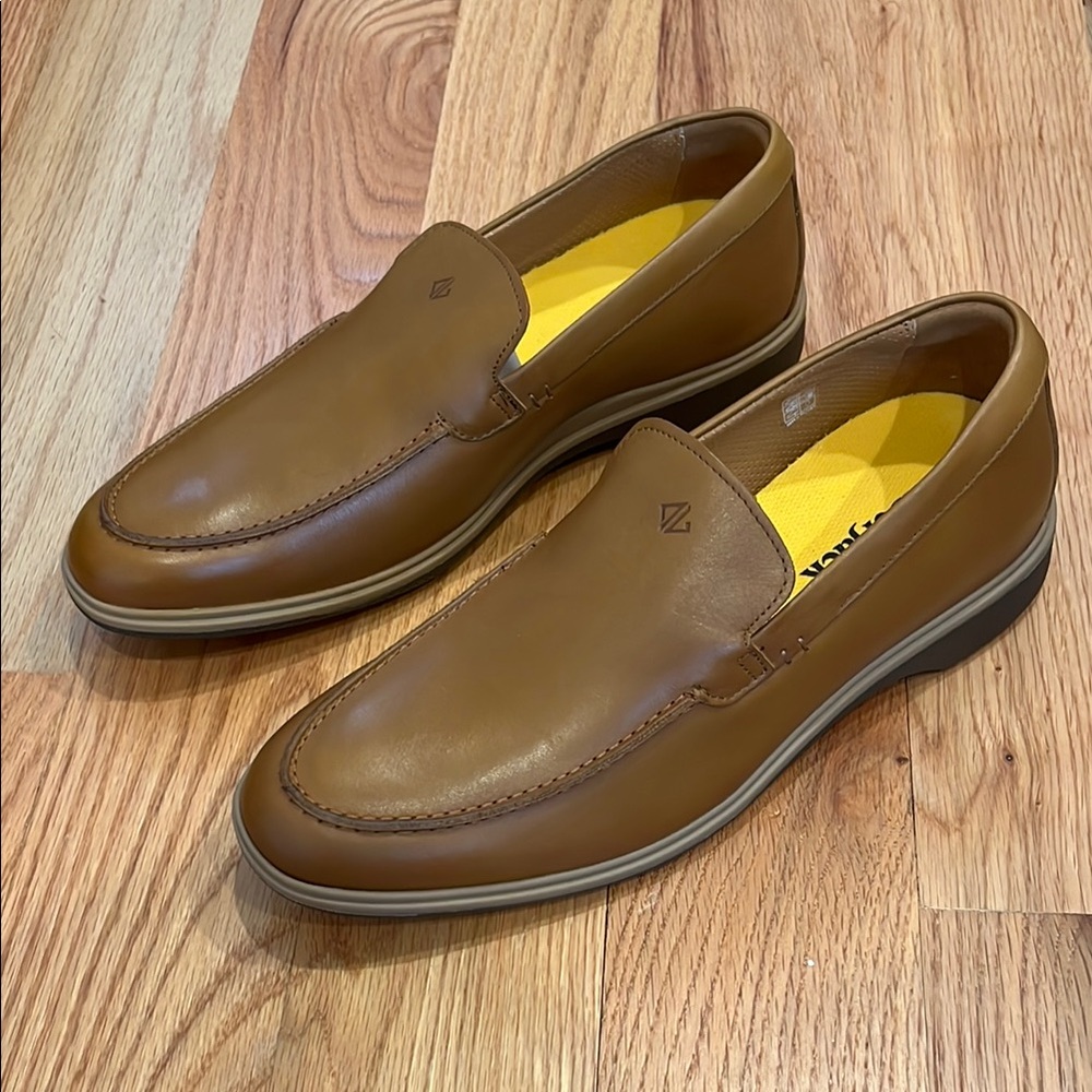 Unworn brand new Amberjack super comfortable men’s dress casual slip-on loafer.